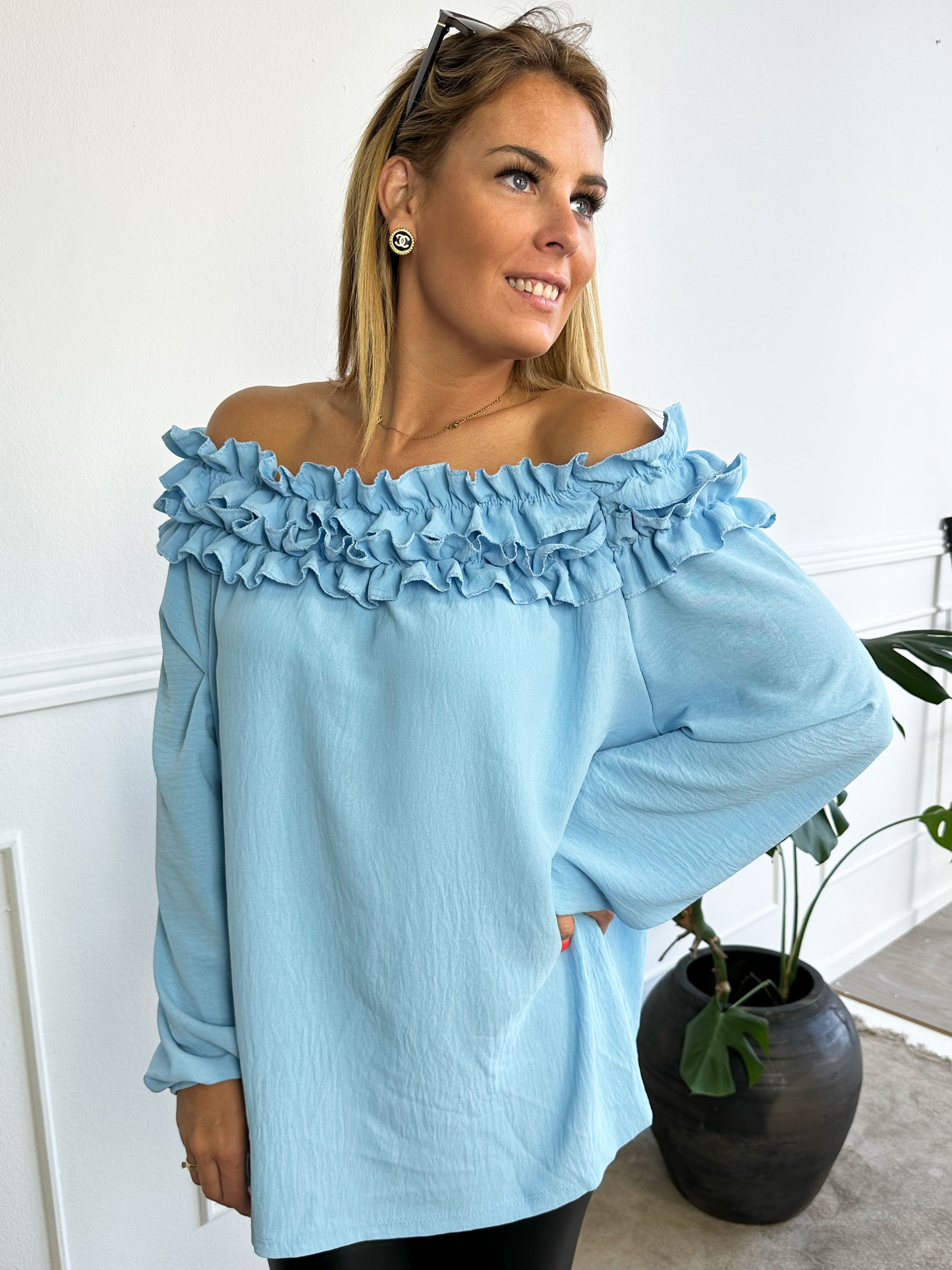 Chili - Fineste tunika bluse med flæser i udskæringen